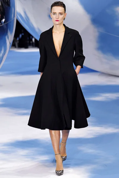 Look 15